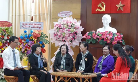 Chương trình giao lưu với “Những bông hoa trên tuyến lửa 1C”