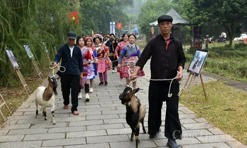 Khám phá “Sắc màu văn hoá các dân tộc Việt Nam” tại Làng Văn hóa