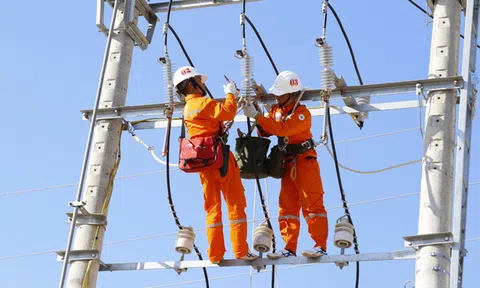 Thủ tướng chỉ đạo triển khai các giải pháp bảo đảm cung ứng điện trong thời gian cao điểm