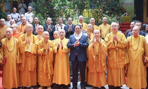Thủ tướng dự Đại lễ Phật đản với chức sắc, tăng ni, Phật tử tại chùa Quán Sứ, Hà Nội