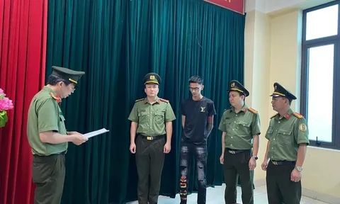 Khởi tố, bắt tạm giam đối tượng “Tổ chức cho người khác trốn đi nước ngoài”
