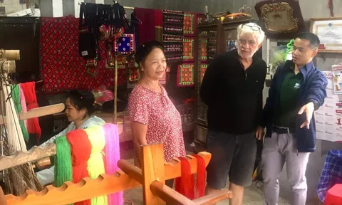Thổ cẩm Cao Bằng được quảng bá tại Hội nghị khu vực châu Á - Thái Bình Dương