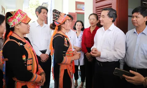 Nâng cao chất lượng, tiêu chuẩn của đội ngũ nhân viên y tế thôn, bản và cô đỡ thôn, bản