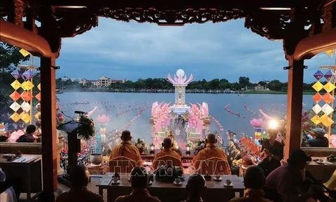 Thừa Thiên Huế: Lễ hội hoa đăng trên sông Hương