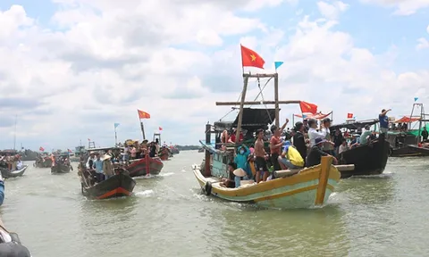 Rộn ràng lễ hội cúng biển Mỹ Long ở Trà Vinh