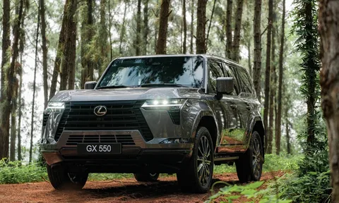 Lexus GX 550 cửa sổ trời mới chính thức có mặt tại Việt Nam, giá bán từ 6,2 tỷ đồng