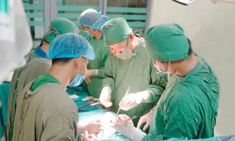 Đại phẫu thành công bệnh nhân ung thư dạ dày tái phát xâm lấn phức tạp