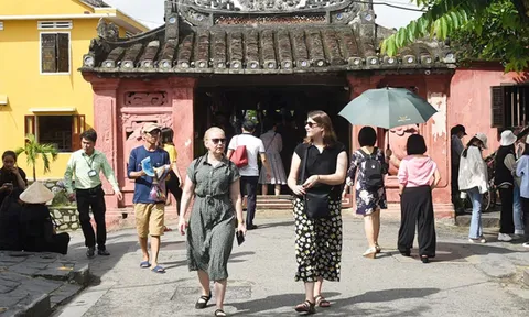 Thu hút khách quốc tế đến Việt Nam
