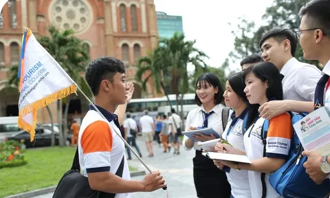 Tiêu chuẩn thành thạo ngoại ngữ của hướng dẫn viên du lịch quốc tế áp dụng từ 20/8/2024