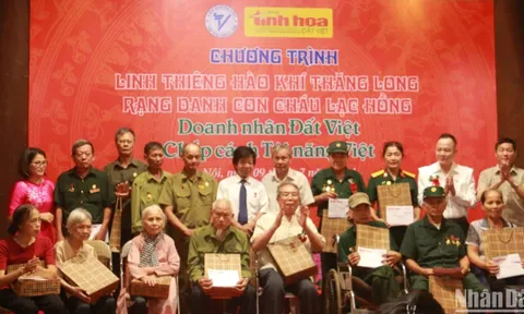 Tri ân các Bà mẹ Việt Nam Anh hùng và cựu tù chính trị