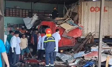 Đắk Nông: Xe container lao vào nhà dân, hai người tử vong tại chỗ