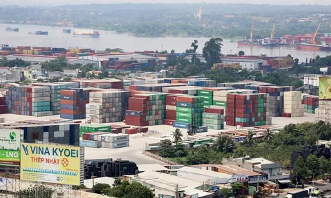 Phát triển hệ thống logistics đồng bộ kết nối cảng biển, cảng hàng không