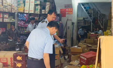 Hà Nội tăng cường kiểm soát an toàn thực phẩm quanh khu vực trường học
