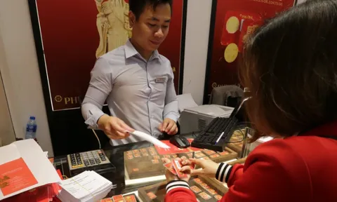 Giá vàng cùng đi xuống, thương hiệu SJC lùi về mốc 79 triệu đồng mỗi lượng