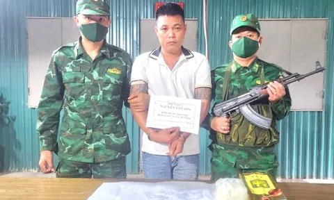 Bộ đội Biên phòng Quảng Bình bắt đối tượng lái xe vận chuyển 1kg ma túy qua biên giới