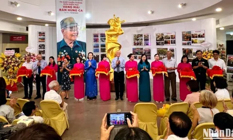 Triển lãm, ra mắt sách ảnh "70 năm Chiến thắng Điện Biên Phủ - Vang mãi bản hùng ca"