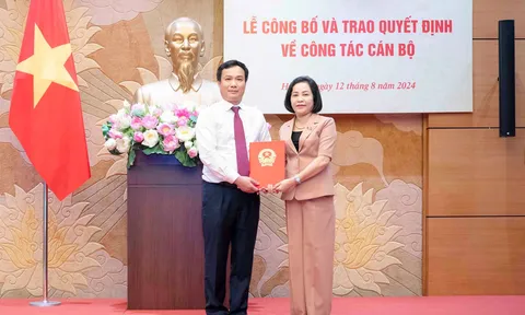 Phê chuẩn Phó Chủ nhiệm Ủy ban Văn hóa, Giáo dục đối với ông Triệu Thế Hùng