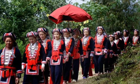 Tôn trọng bản sắc văn hóa dân tộc thiểu số