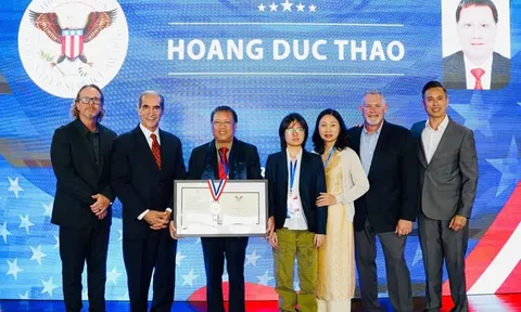 Nhà khoa học Việt Nam nhận Giải thưởng “Phụng sự tình nguyện”