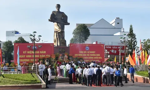 Hàng nghìn người dâng hương tưởng nhớ công lao của anh hùng dân tộc Trương Định