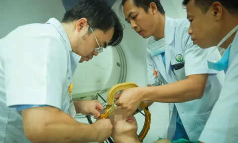 Lần đầu tiên phẫu thuật kích thích não sâu cho bệnh nhân rối loạn trương lực cơ