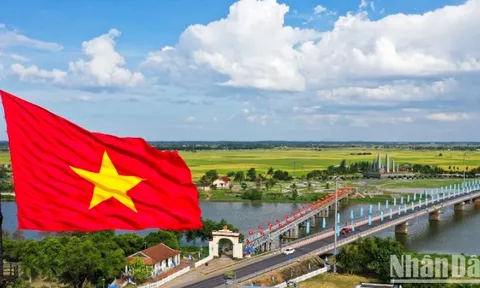 Hướng về lá cờ Tổ quốc để lan tỏa tinh thần dân tộc và tình yêu nước