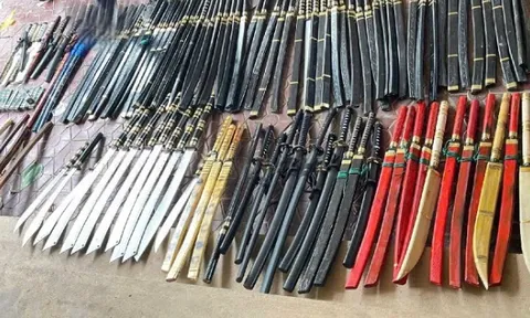 Công an Nghệ An: Bắt giữ hai đối tượng mua bán trái phép vũ khí và công cụ hỗ trợ