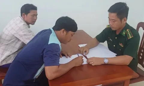 Bến Tre tống đạt quyết định xử phạt 2 thuyền trưởng khai thác thủy sản sai quy định