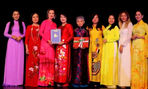 Đưa áo dài Việt Nam đi khắp năm châu