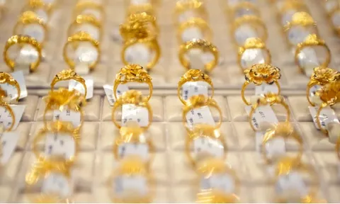 Giá vàng nhẫn đi ngang, tỷ giá trung tâm tăng mạnh thêm 10 đồng