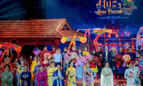 Thừa Thiên Huế: Rực rỡ đêm hội Áo dài Huế ‘'Linh Phụng’’