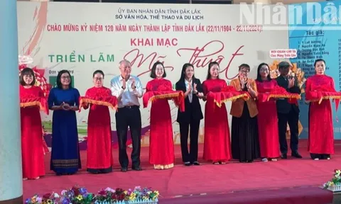 Khai mạc Triển lãm Mỹ thuật chào mừng 120 năm Ngày thành lập tỉnh Đắk Lắk