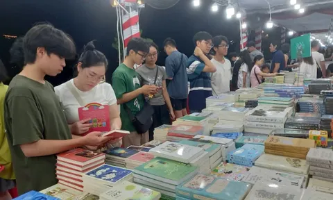 Khám phá “kho” sách quý bên hồ Hoàn Kiếm