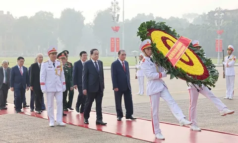 70 năm Giải phóng Thủ đô: Lãnh đạo Đảng, Nhà nước vào Lăng viếng Chủ tịch Hồ Chí Minh