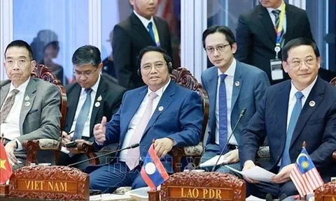 Lãnh đạo các nước ASEAN đối thoại với đại diện nghị viện, thanh niên và doanh nghiệp của khối
