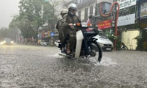 Ngày 14/10, mưa lớn cục bộ ở Trung Bộ, Tây Nguyên và Nam Bộ