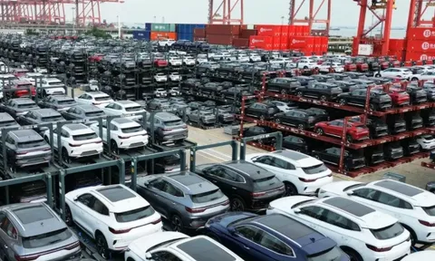 Lượng xe ô tô nhập khẩu vào Việt Nam tăng mạnh trong 9 tháng