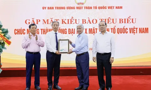 Vinh quang và trọng trách: Mỗi kiều bào tiêu biểu khi là Ủy viên UBTƯ MTTQ Việt Nam mang theo vinh dự và trách nhiệm để góp sức xây dựng quê hương