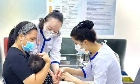 Hà Nội: Gần 23.000 trẻ từ 1-5 tuổi được tiêm vắc xin phòng bệnh sởi