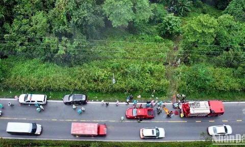Ô-tô rơi vực sâu trên đèo Bảo Lộc làm 2 người thương vong
