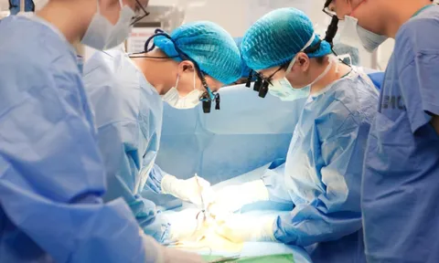 Đặt máy tạo nhịp tim kịp thời cho trẻ sơ sinh mắc tim bẩm sinh nặng