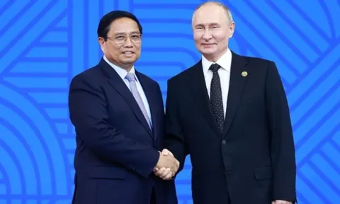 Thủ tướng dự lễ đón, chiêu đãi do Tổng thống Nga Vladimir Putin chủ trì