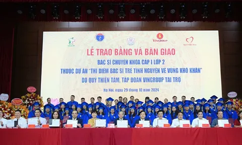 Bàn giao 42 bác sĩ chuyên khoa cấp I về công tác tại 26 huyện khó khăn, biên giới