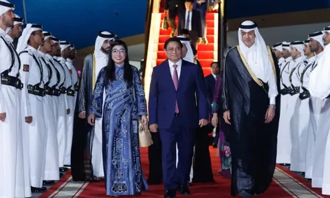 Thủ tướng Phạm Minh Chính tới Doha bắt đầu chuyến thăm chính thức Nhà nước Qatar