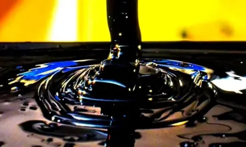 Giá xăng dầu hôm nay (1-11): Dầu tăng, xăng giảm