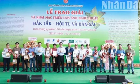 Trao giải và triển lãm ảnh nghệ thuật “Đắk Lắk-hội tụ và bản sắc” năm 2024