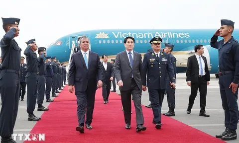 Lễ đón Chủ tịch nước Lương Cường tại Sân bay Quốc tế Jorge Chávez ở Lima
