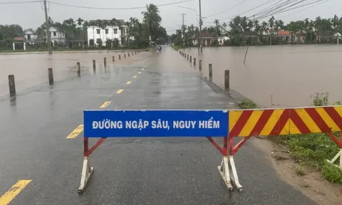 Thừa Thiên Huế: Mưa lớn, lũ trên các sông lên nhanh, học sinh toàn tỉnh nghỉ học