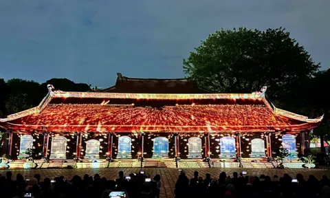 Ra mắt sản phẩm mới trong tour đêm tại Văn Miếu-Quốc Tử Giám