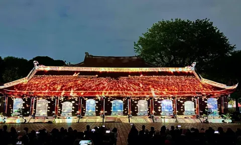 Ra mắt sản phẩm mới trong tour đêm tại Văn Miếu-Quốc Tử Giám